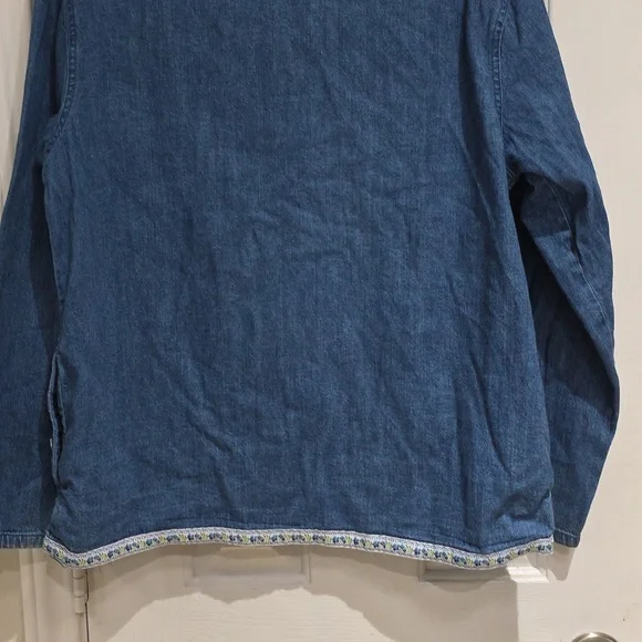 Bobbie Brooks Light Blue Denim Top with Gold Logo Tag Size L - Picture 9 of 10